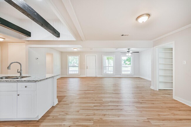 Foto del edificio - 706 Azalea St