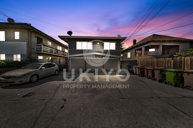 Building Photo - 3007 Nicol Ave