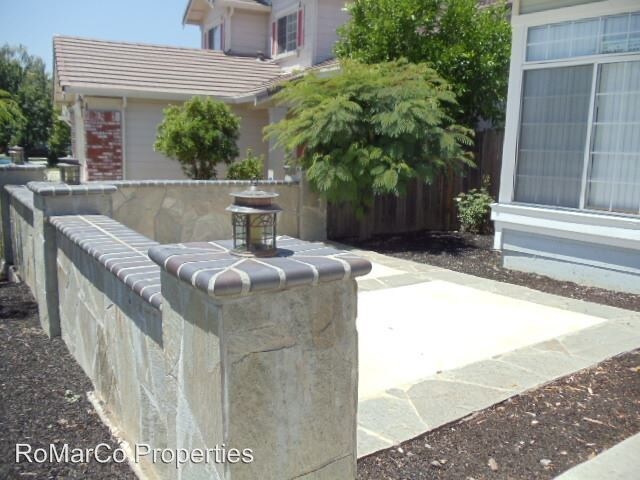 Building Photo - 4704 Vista Grande Dr