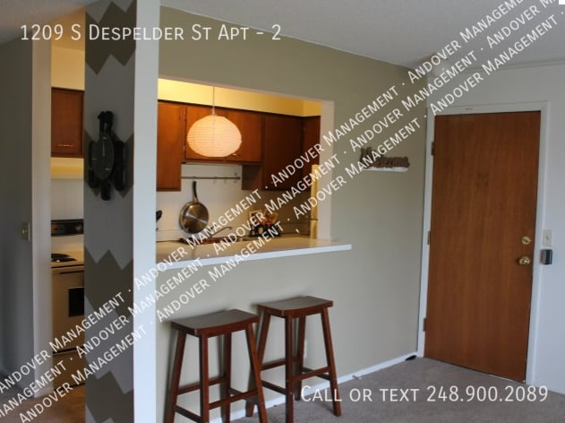 Building Photo - 1209 S Despelder St