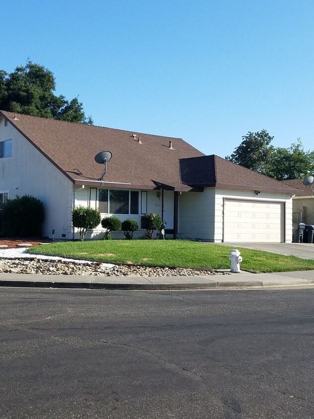 Primary Photo - 3 br, 2 bath House - 2050 Davis Street
