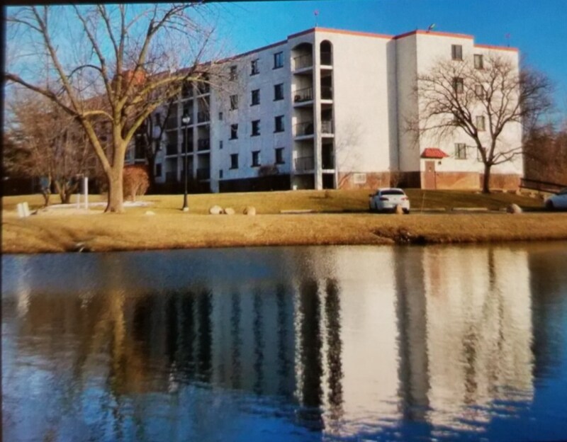 350 Plum Creek Dr Unit 205, Wheeling, IL 60090 Room for Rent in