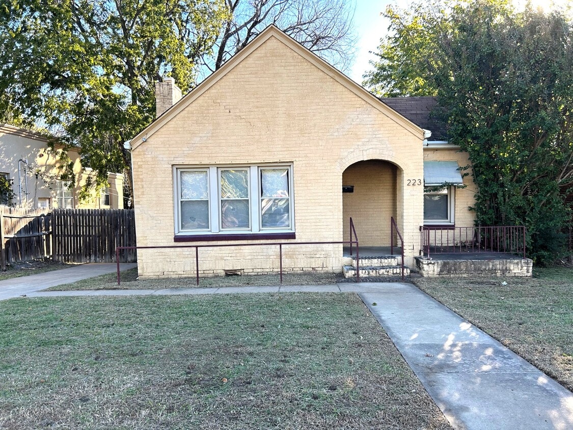 223 S Jamestown Ave, Tulsa, OK 74112 House Rental in Tulsa, OK
