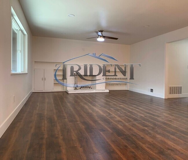 Foto del edificio - 685 N Barrett Rd