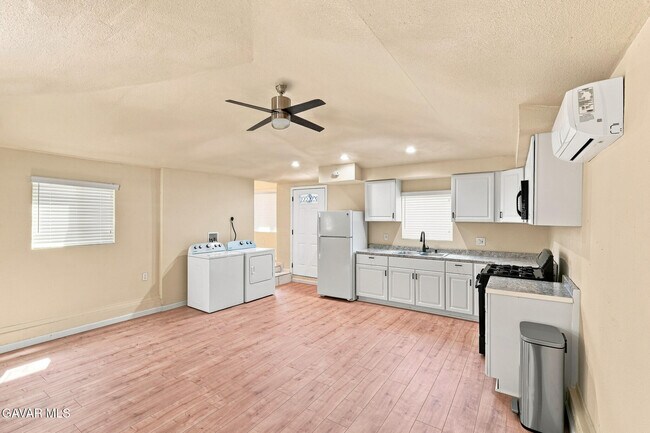 Foto del edificio - 2048 W 112th St