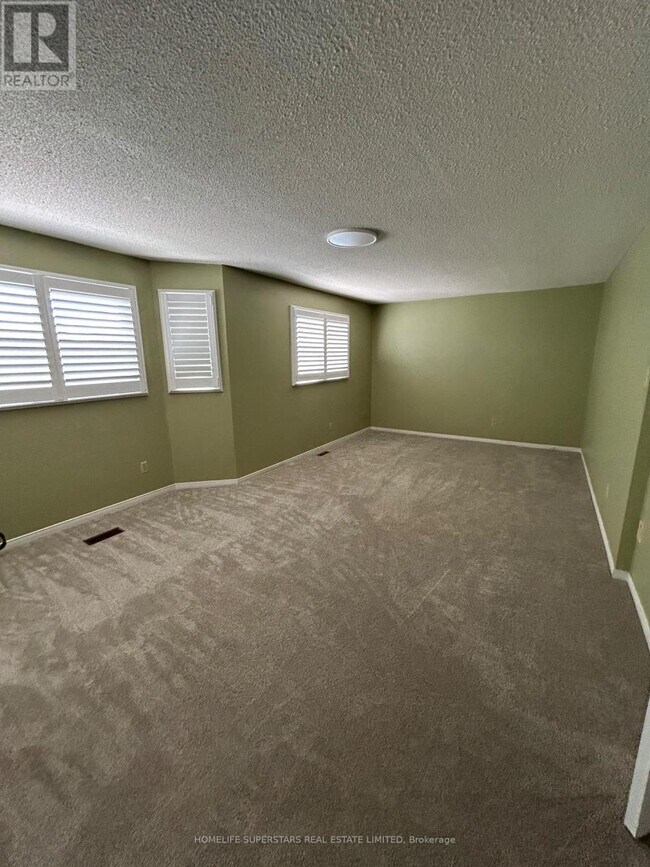 Building Photo - 165 Havelock Dr