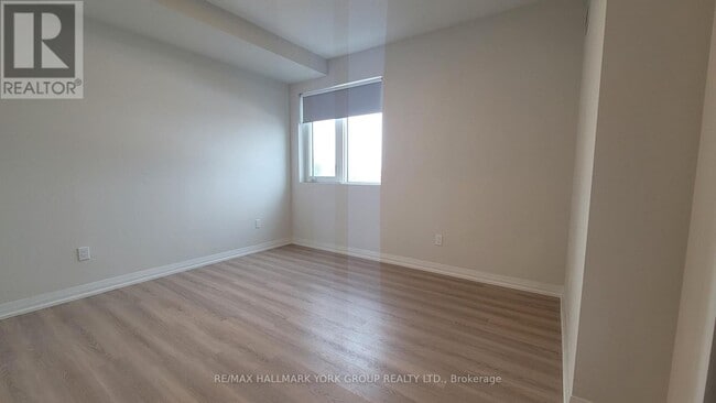 Photo du bâtiment - 13042 Yonge St