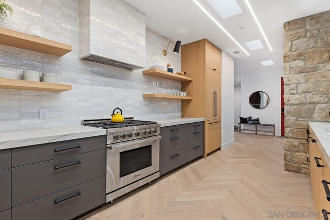 Building Photo - 1327 Eolus Ave