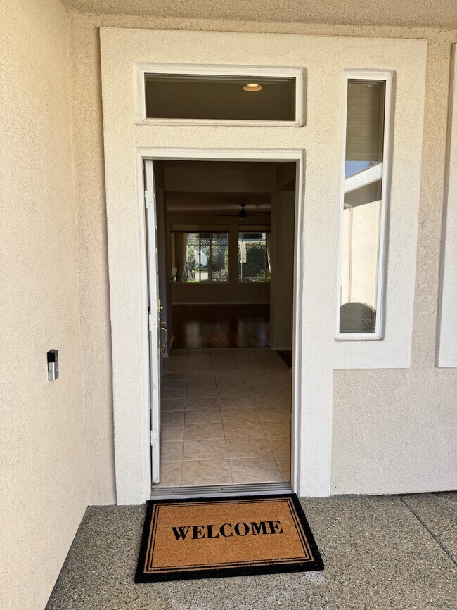 Foto del edificio - 5977 Whisperlodge Way