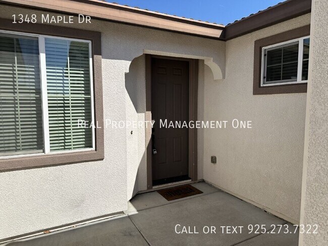 Foto del edificio - 1348 Maple Dr
