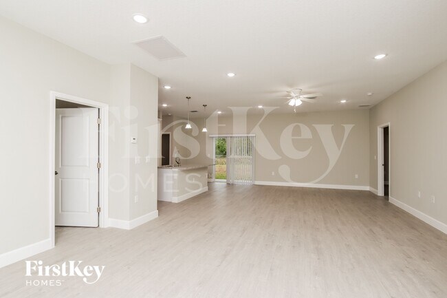 Building Photo - 124 Lamarque St