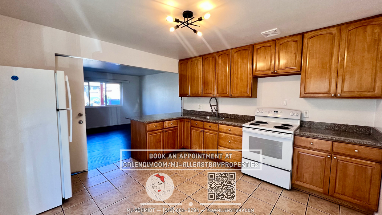 Primary Photo - 2 bedroom in convenient location includes ...