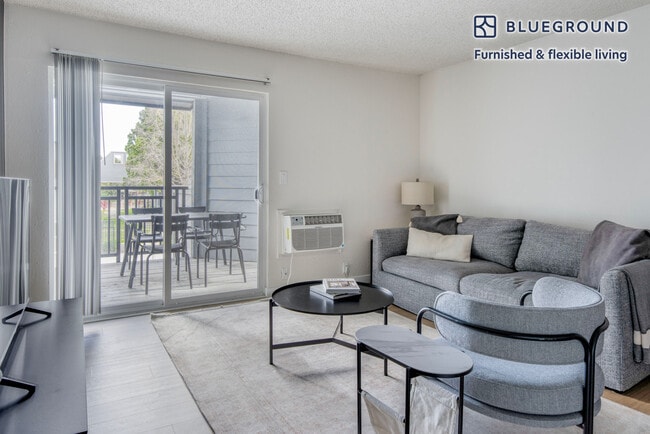 Building Photo - 2850 Middlefield Rd