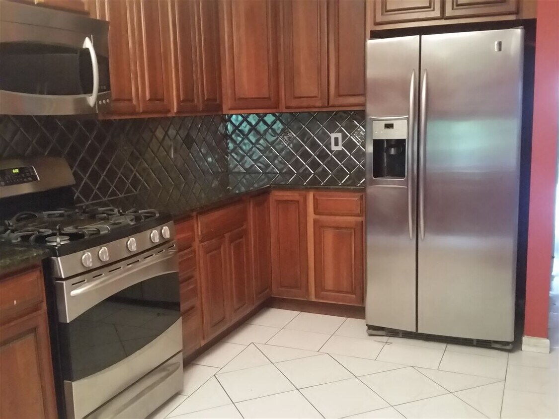 Foto principal - 715 John F. Kennedy Blvd