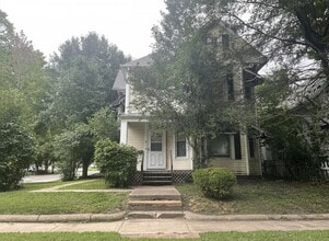 Building Photo - 935 W Washington St