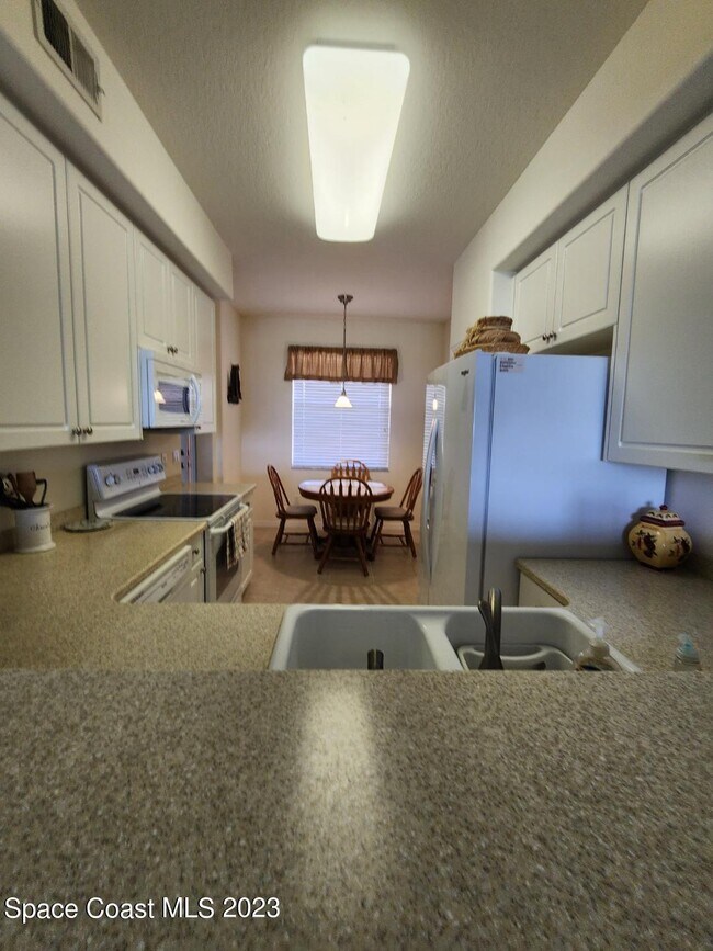 Building Photo - 6858 Toland Dr