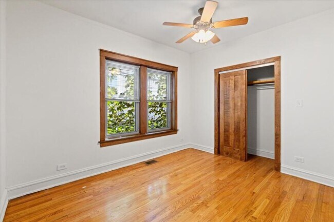 Foto del edificio - 5 bedroom in Chicago IL 60657