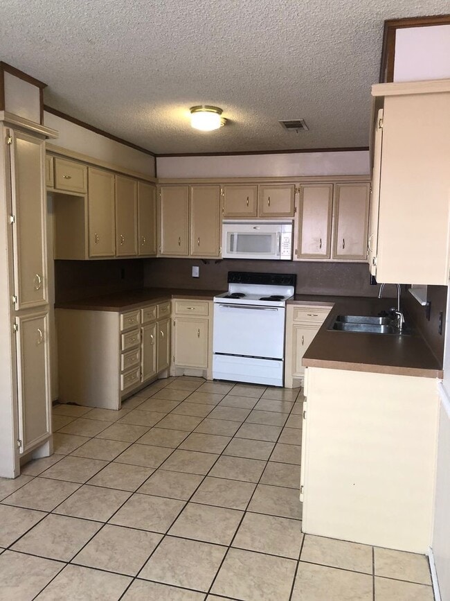 Building Photo - Available April!