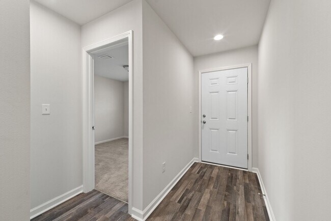 Building Photo - 630 Whispering Creek Ave