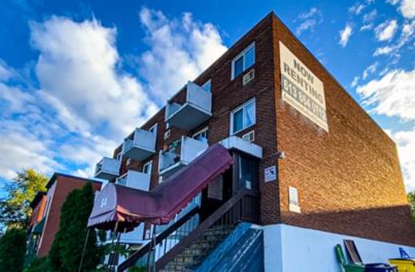 Photo du bâtiment - 84 King Edward Ave