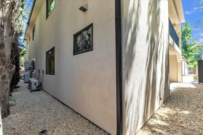Foto del edificio - 6915 Encino Ave