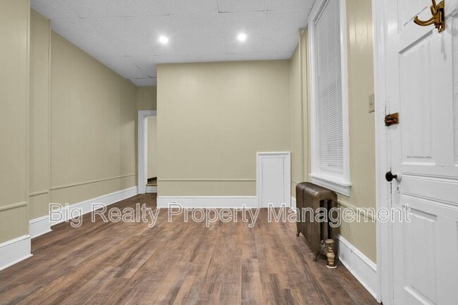 Foto del edificio - 72 N Main St