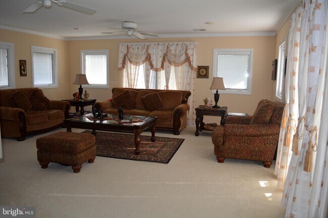 Building Photo - 2 Lopa Ct