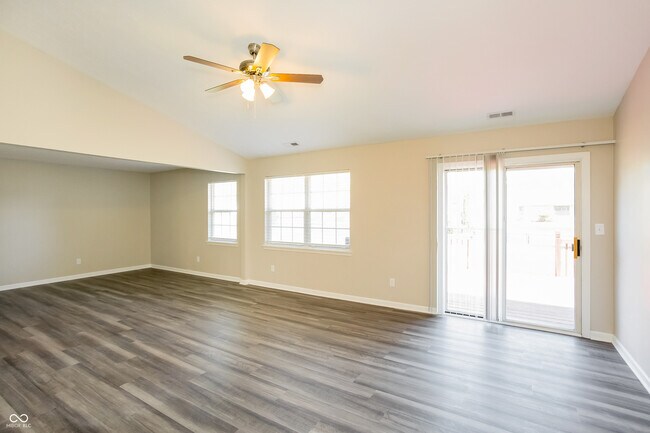 Building Photo - 176 Lullaby Ct