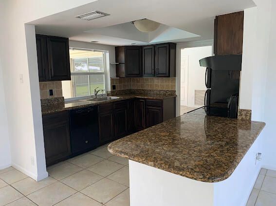 Foto del edificio - 898 SW 14th Dr