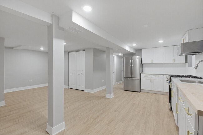 Foto del edificio - 3716 N Racine Ave