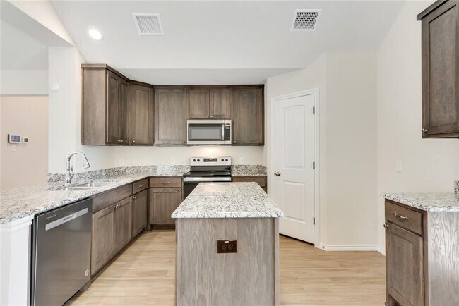 Building Photo - 1711 Wooley Way