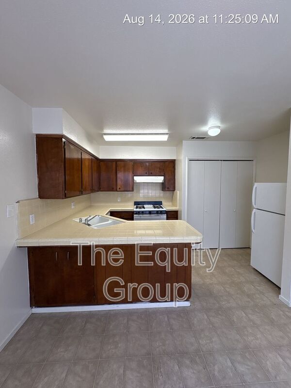 Building Photo - 534 E Myrtle Ave