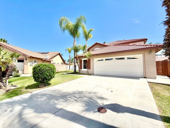 Building Photo - 4 Bedroom 3 Bathroom Cul-de-sac Home with Huge Backyard