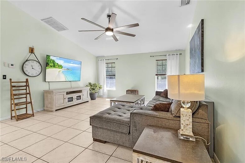 Foto principal - 1107 Connie Ave N