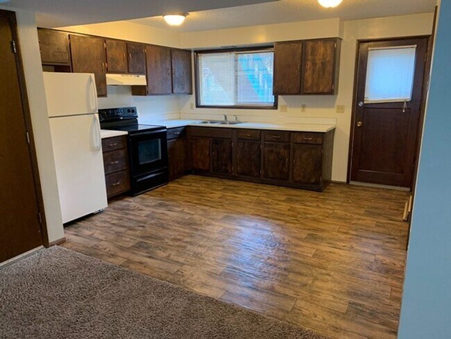Building Photo - Pinecrest Fourplex
