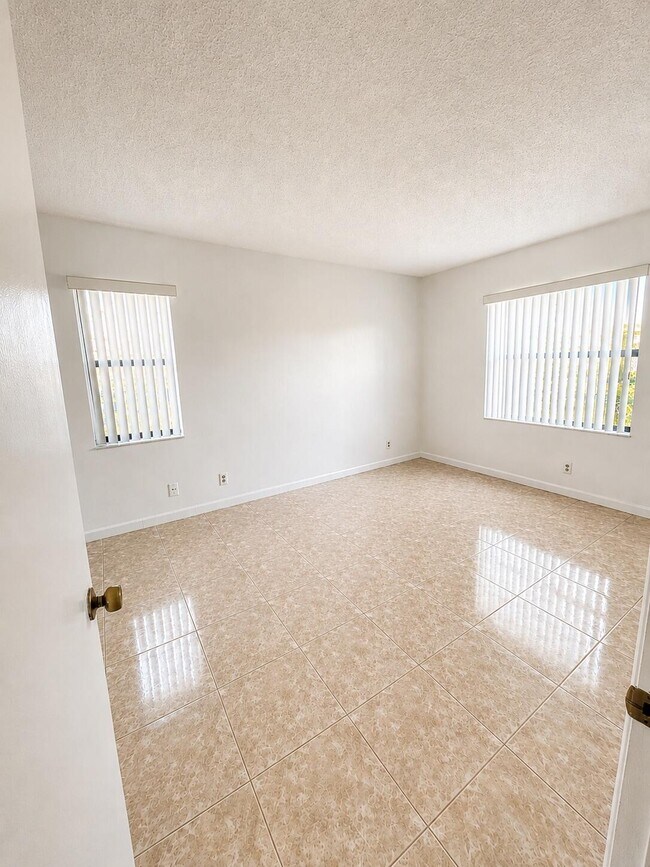 Foto del edificio - 7178 Golf Colony Ct