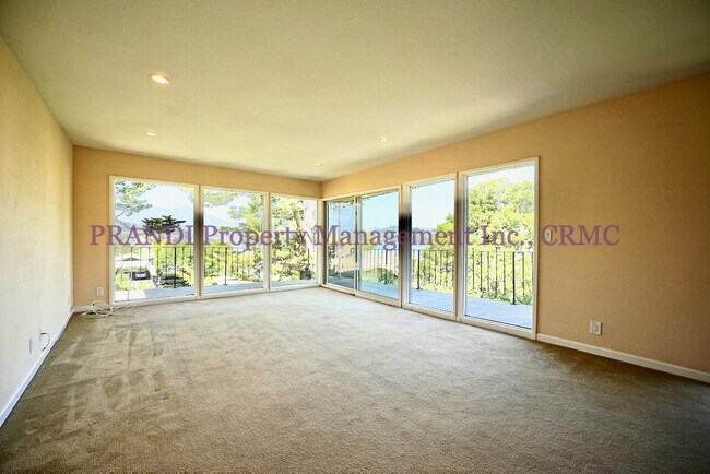 Building Photo - Top Floor Corner Unit with Mountain and Ba...