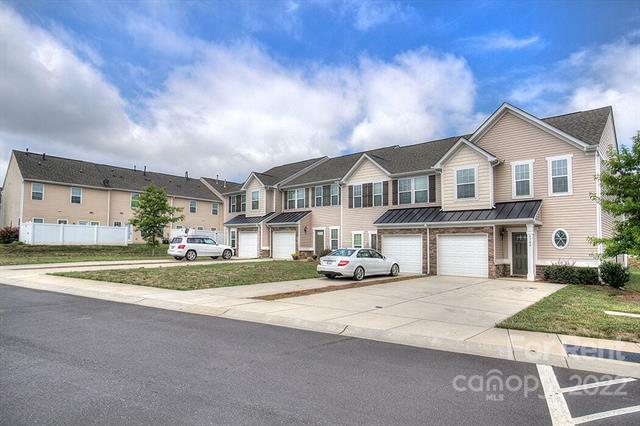 Building Photo - 2704 Silverthorn Dr