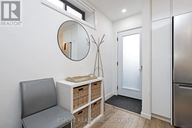 Photo du bâtiment - 707 Mortimer Ave