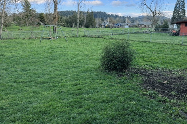 Building Photo - *Move-in Special - $200 off 1st Month's Rent* Updated 3-Bed Home in Desirable South Eugene