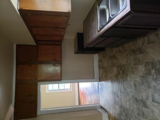 Foto del edificio - 319 E Nelson St