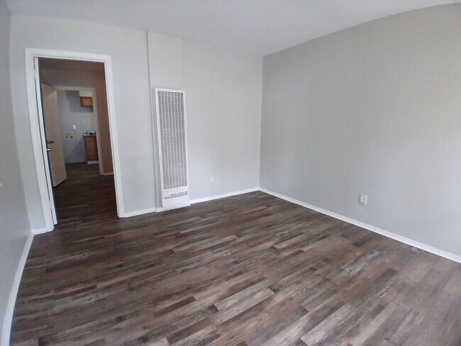 Foto del edificio - Newly remodeled two-bedroom, one-bath duplex
