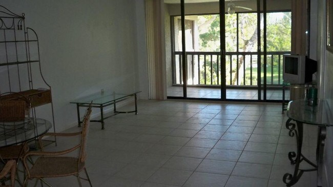 Foto del edificio - 2 Bedroom 2nd floor unit