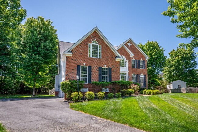 Foto del edificio - Spacious 5 Bedroom Home in Moseley – $3,800/mo
