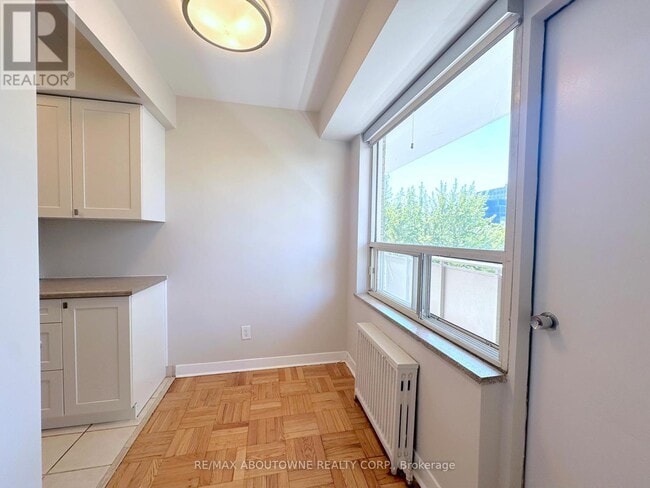 Building Photo - 565 Avenue Rd