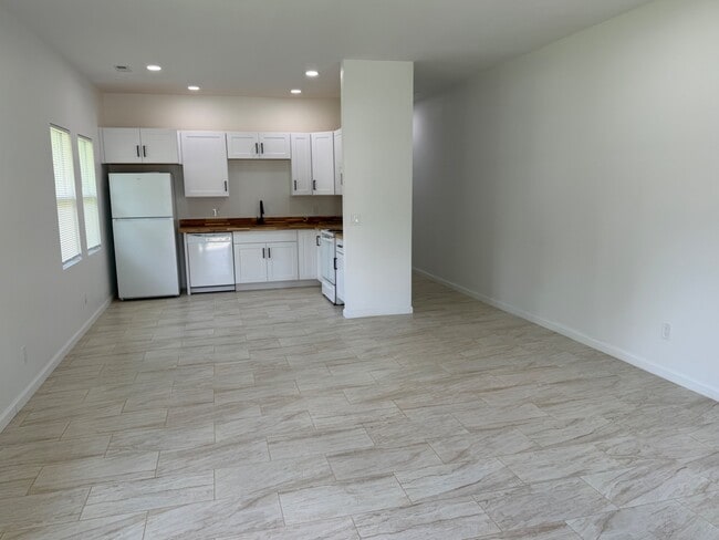Photo - 2810 E 5th Ave - 2812 E 5th Ave Apartment