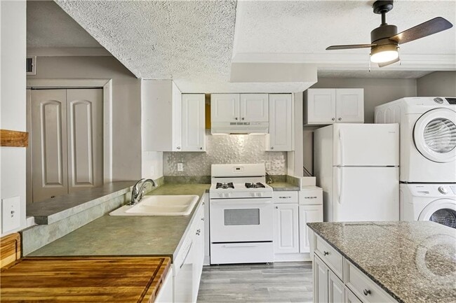 Building Photo - 8846 Long Beach Cir