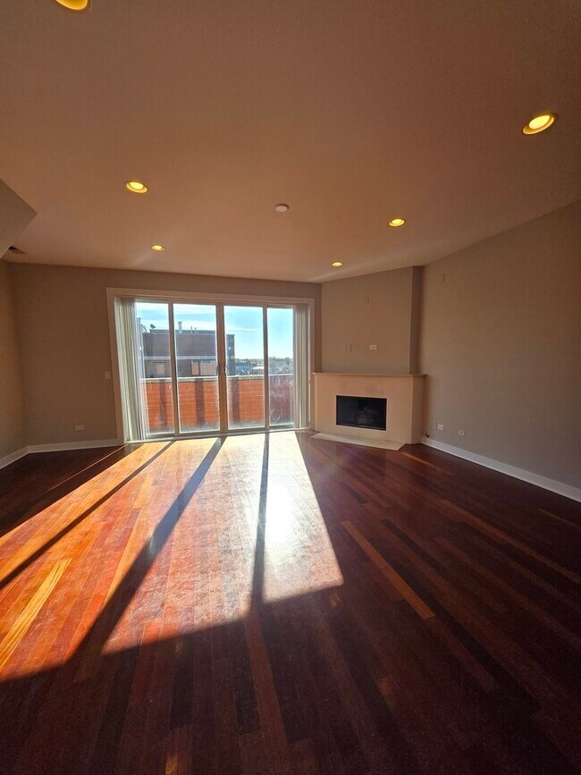 Foto del edificio - 2358 W School St