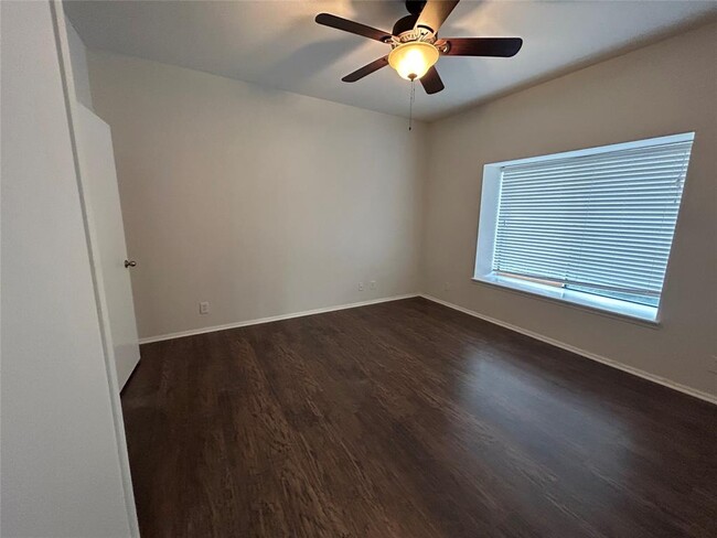 Building Photo - 2213 S Braeswood Blvd