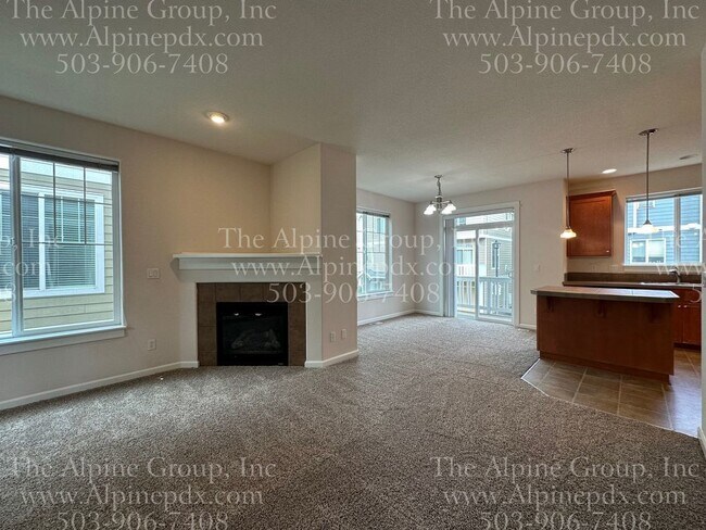 Building Photo - Beautiful Craftsman Townhome! Close to NIK...
